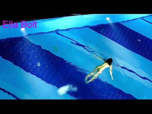 ❤️ 나는 보는 것을 멈출 수 없다, 젊은 금발이 ELLA BOLT 리조트 수영장에서 누드로 수영하다 적발 창녀 우리 ko.porn33.top