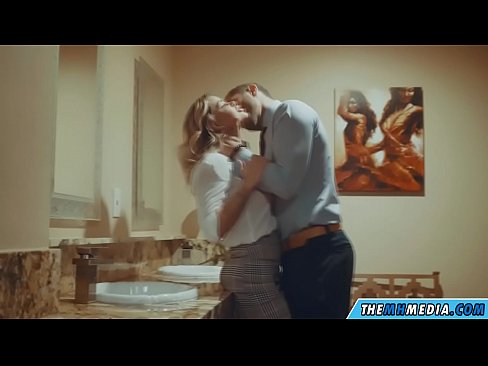 ❤️ 공공 화장실에서 가슴이 큰 금발이 당신을 유혹 할 때 창녀 우리 ko.porn33.top